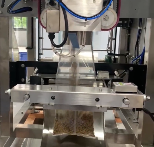 VFFS vertical packing machine with weigher and sealer for coffee bean pet food feeds seeds sugar snack granules