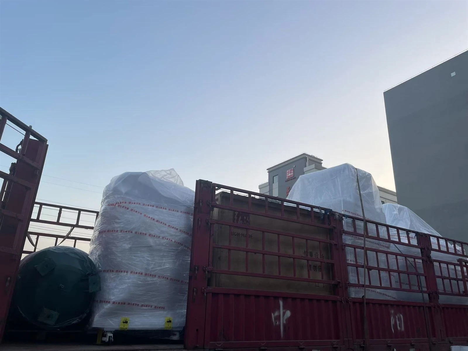 High-Made Premium Vacuum Shaping & Packaging Equipment Shipped to Wuhan High-Made Premium Vacuum Shaping & Packaging Equipment Shipped to Wuhan