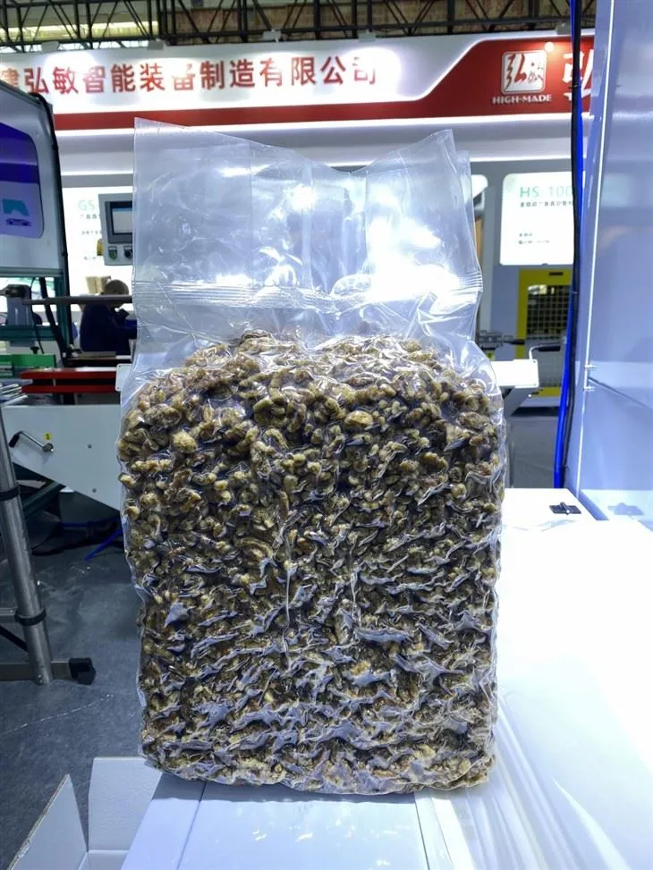 walnut kernels vacuum packing machine output finished product